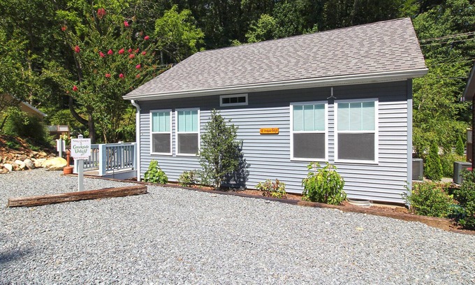 Bryson City Cabin | Creekside Delight- Bryson Village