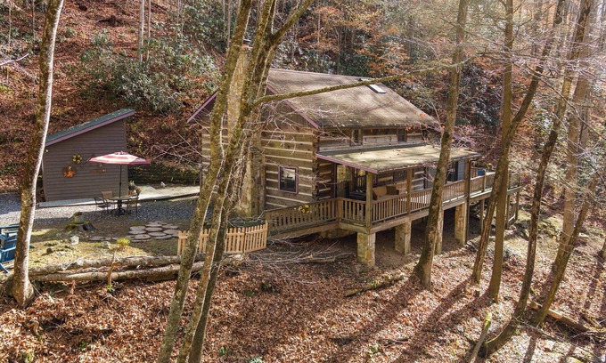 Marshall Cabin | Creekside Indulgence