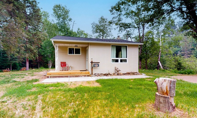 Harshaw House | Creekside Living | House in Harshaw on Bearskin Creek with firepit & fireplace