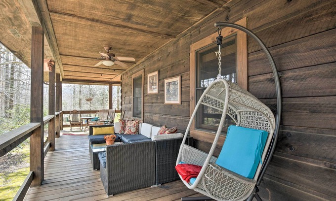 Marietta Cabin | Creekside Marietta Cabin Retreat w/Fire Pit!