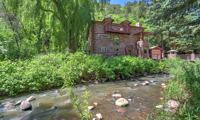 Glenwood Springs House | Creekside Mountain Retreat: Adventure + Relaxation