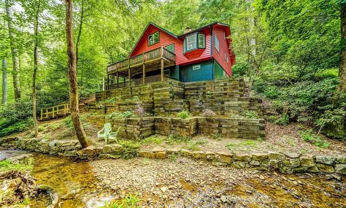 Blairsville Cabin | Creekside mountain cabin with firepit, deck, grill, Ping-Pong, and fireplace