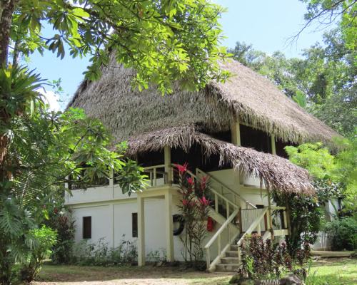 Jacinto Ville Hotel | Creekside Oasis