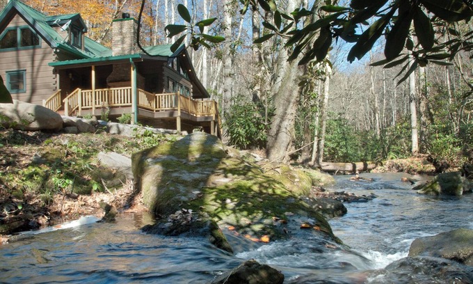 Topton Cabin | Creekside-Pet Friendly Luxury Log Cabin on Creek, Fireplace, Hot Tub, Zipline, Rafting, Horseback Riding-Nantahala NC