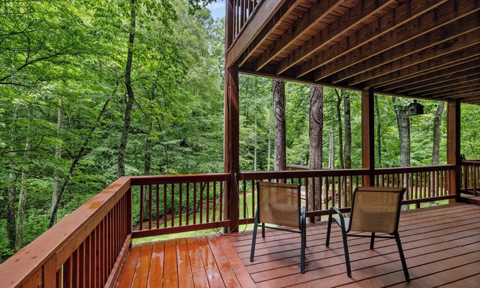 Hiawassee House | Creekside Retreat in Hiawassee Near Helen GA