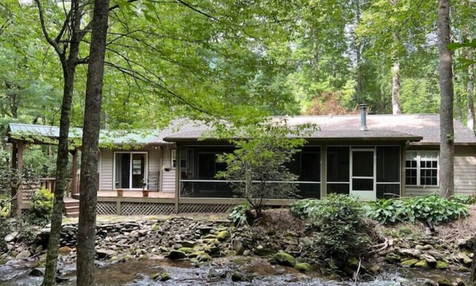 Hiawassee Cabin | Creekside Retreat* wineries*hiking*fishing,