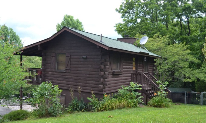 Franklin Cabin | Creekside Smoky Mountain Log Home
