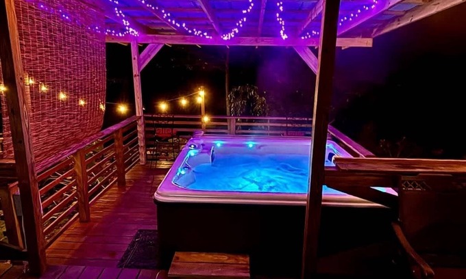 Cosby Cabin | Creekside with views - jacuzzi, firepit, arcade