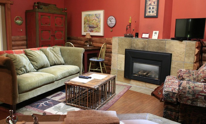 Utica House | Creel-Cottage-Jacuzzi-Queen ( no pet)