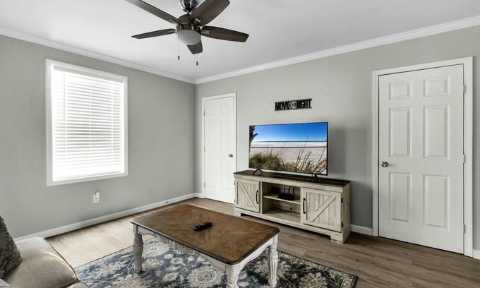 Mobile Apartment | Creme Castle (5 mins From Downtown)