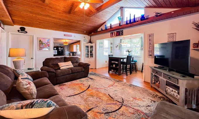 Crescent Beach Cottage | Crescent Beach Cottage