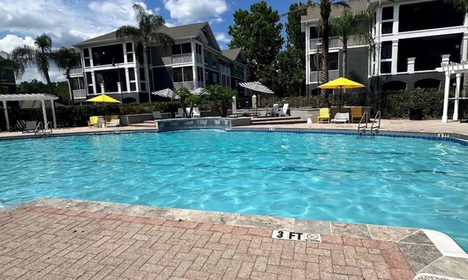 Tampa Apartment | Crescent Palms - Near Brandon, Tampa, Riverview