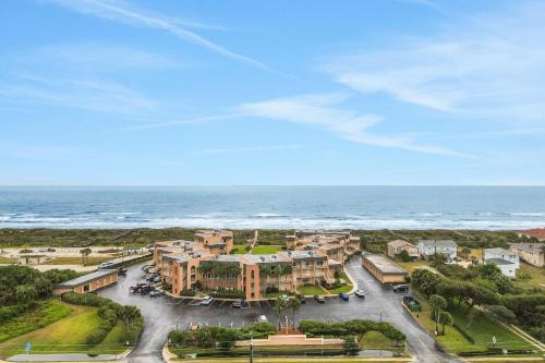 Butler Beach Apartment | Creston House