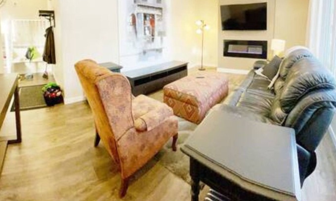 Southeast Edmonton House | Crew Furnished 3BDR Home Southeast Edmonton