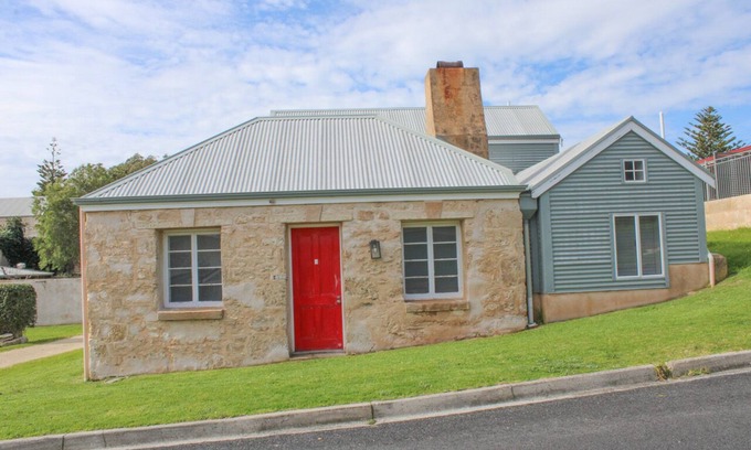 Waterhouse House | Criterion Cottage - An oldie but a goldie. Pet Friendly - Inside