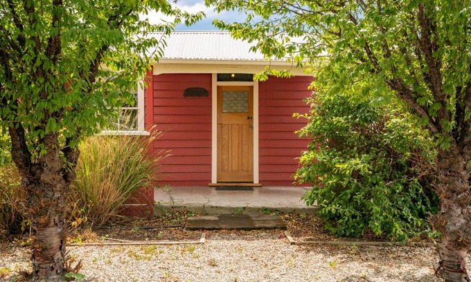 Lowburn House | Cromwell Cutie - Cromwell Holiday Home