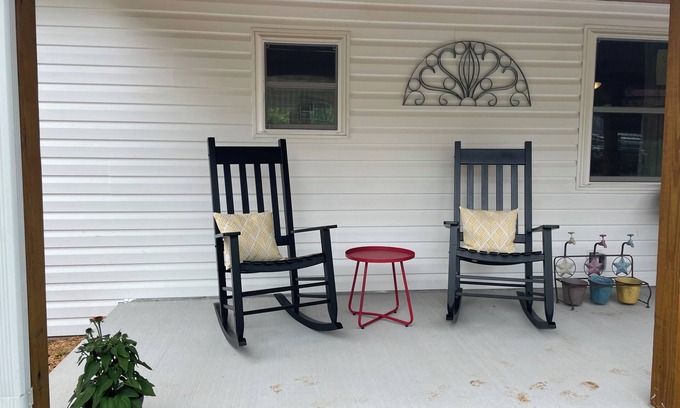 Todd Cottage | Crooked Creek Cottage, West Jefferson, NC. Only 30 minutes from AppState Stadium