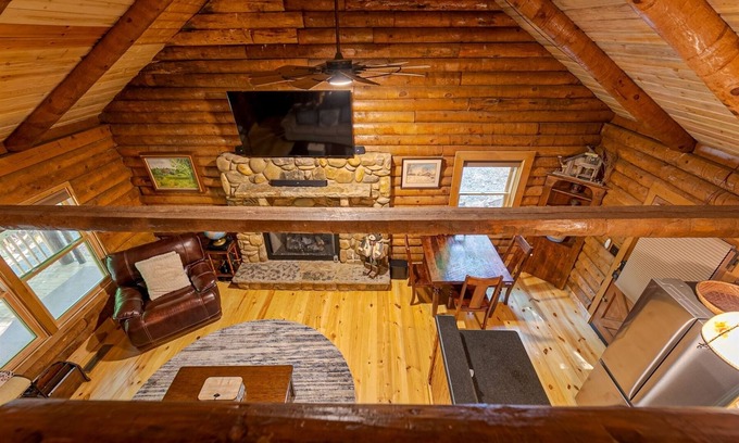 Sautee Nacoochee Cabin | Crooked Creek Cabin - Renovated, Vintage Log Cabin Waterfront Property
