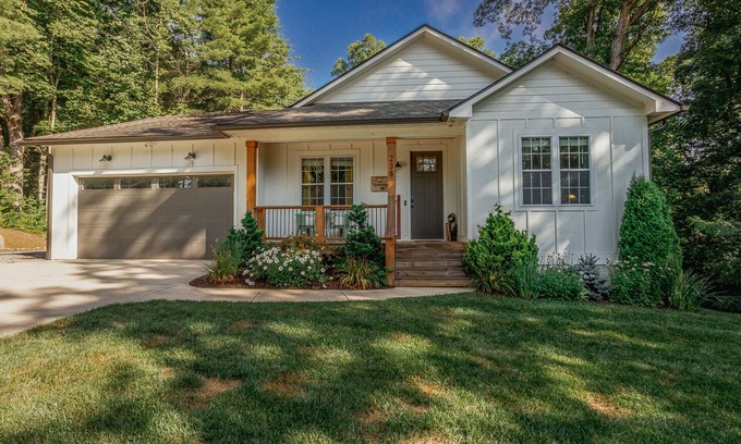 Fairview House | Crooked Maple Cottage | Quaint, Pet-Friendly Home Near Asheville!