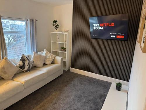 Waterloo Apartment | Crosby Marina 2-BHK Apartment & Next to Liverpool