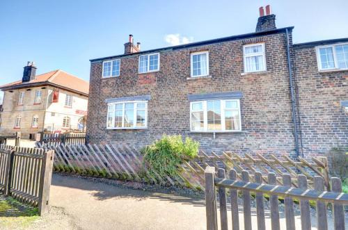 Grosmont House | Crossing Keepers Cottage