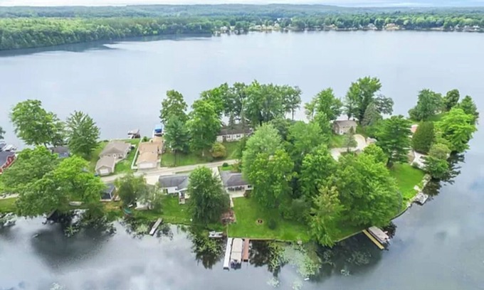 Newaygo Cottage | Croton Cottage on all sports lake!