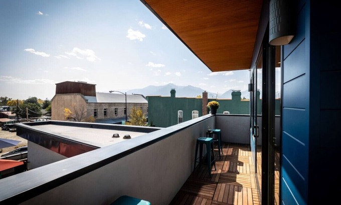 Buena Vista Apartment | Crow's Nest Penthouse-BRAND NEW- Main Street