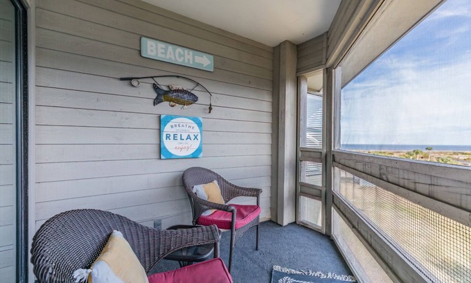 Oceanmarsh Subdivision Condo | Crow's Nest On Harbor Island - Recently Updated!- One Bedroom on Third Floor