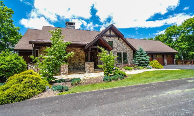 West Jefferson House | Crown Oak Luxury Home