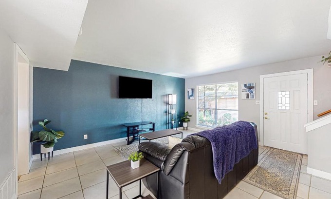 Garland Apartment | Crows Nest #E