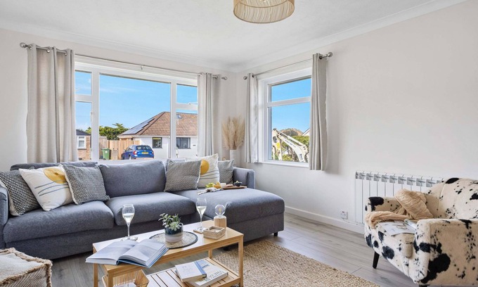 Croyde House | Croyde comfort, walk to beach with parking & garden