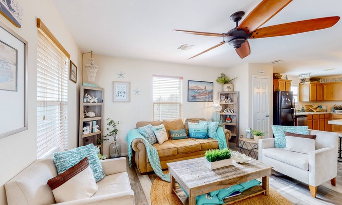 Crystal Beach House | Crystal Beach 3BR | Comfortable Home w/Patio, Short Drive to Beach