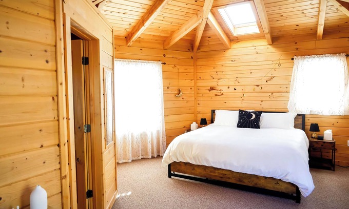 Cornville Cabin | Crystal Chalet Luna Beam