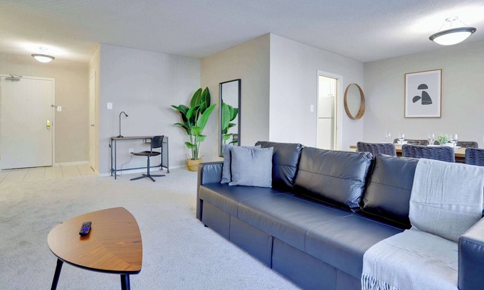 Aurora Highlands Apartment | Crystal City Apt W Easy Metro Access