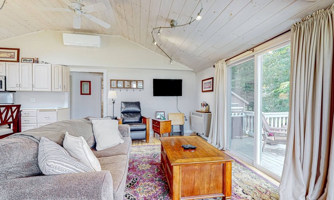 Gilmanton IW House | Crystal Lake Cottage | House in Gilmanton