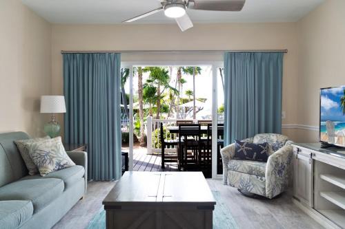 Marathon House | Crystal Waters