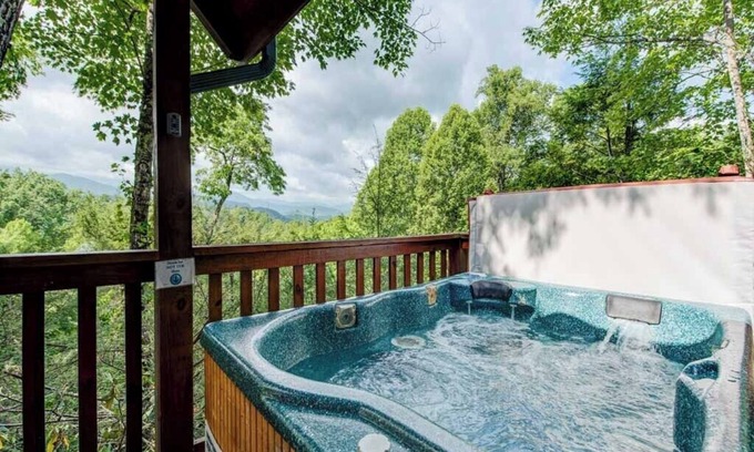 Black Bear Falls Cabin | Cub's Cove