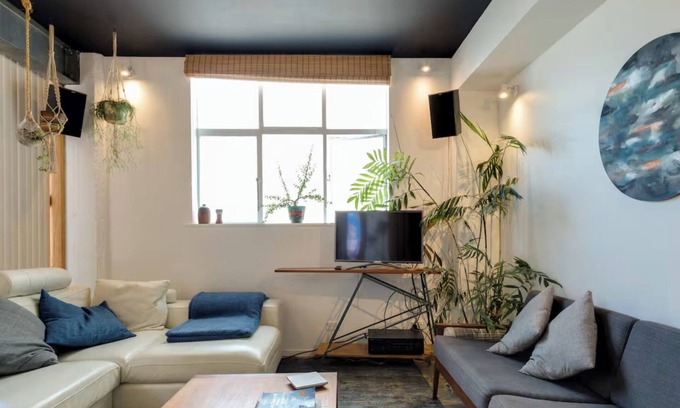 Te Aro Apartment | Cuba Mall Apartment. Perfect short term stay/accommodation.