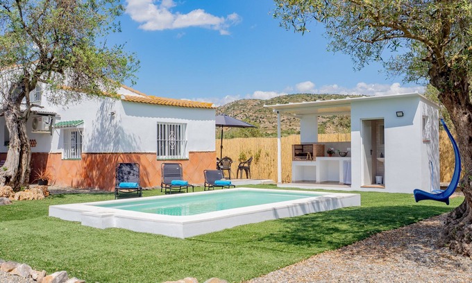 Alhaurin el Grande Cottage | Cubo's Casa Rural La Soleada/private pool/air conditioning/BBQ/free Wi-Fi