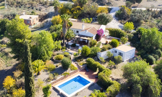 Coin Cottage | Cubo's La Maison de Mily/fireplace/private pool/free wifi