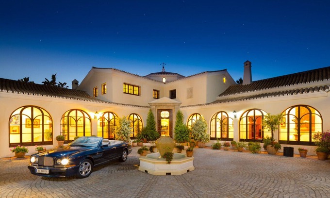 Marbella Villa | Cubo's Luxury Mansion El Baron de Sierra Blanca/privacy/private pool/views
