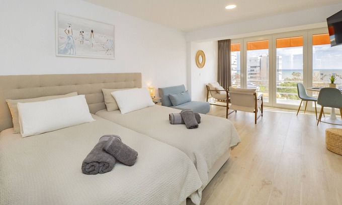 Carihuela Apartment | Cubo's Sea View Beach & Fun Eurosol Torremolinos/close to the beach/air conditioning/free wifi