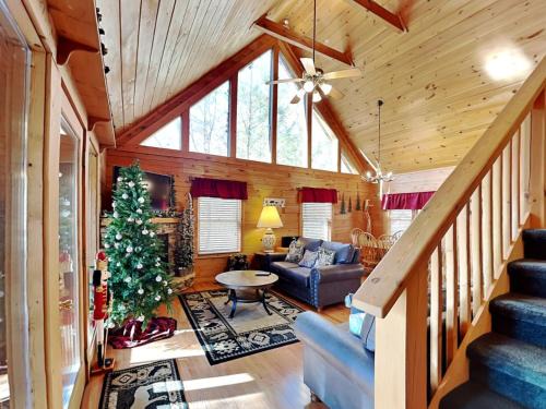 Black Bear Falls House | Cubs Crossing