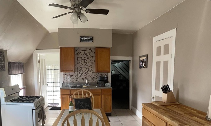 Downtown Buffalo House | Cuddle up stay is home away from home 20 min to Niagara Falls