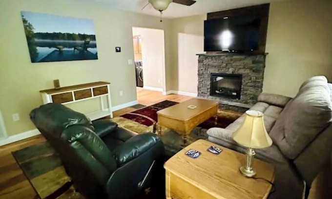Somerset House | Cumberland Getaway—Hot-tub & Billiards