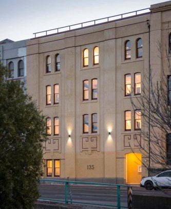 Dunedin City Centre Apartment | Cumberland Street deluxe apartment No5