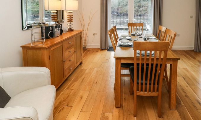 Milford Haven Cottage | Curlew