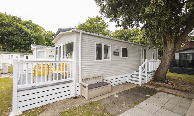 Mudeford Cottage | Curlew is a brand new property situated on the boutique Sandhills Holiday Park in Mudeford