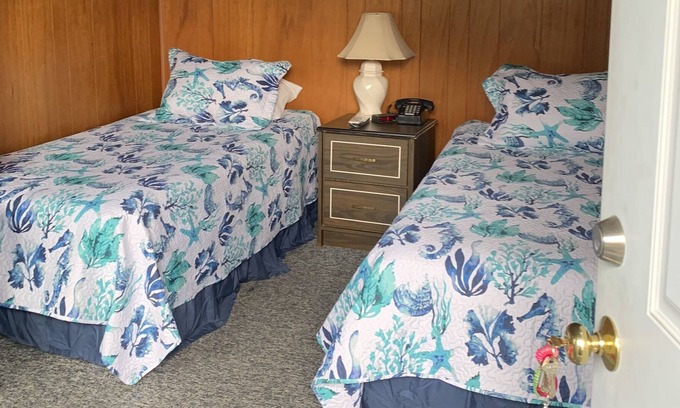 Sekiu House | Curley's, H - Motel - 2 Single Beds / Sm. Fridge