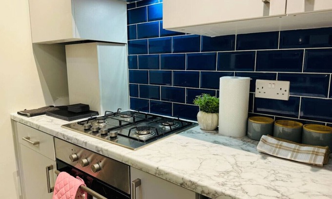 Ashton-under-Lyne House | Curzon Ensuite: Shared Living & Kitchen
